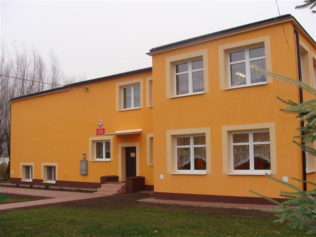 Zdjęcie przedstawia budynek przedszkola w Stawiskach
